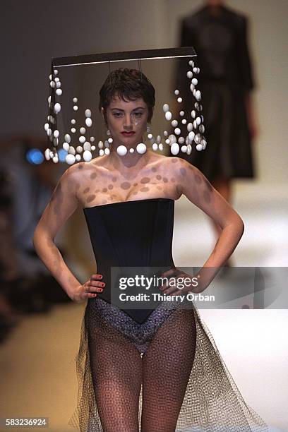 Presentation of the Philip Treacy hat collection at the fall-winter 2001/2002 haute couture fashion show.