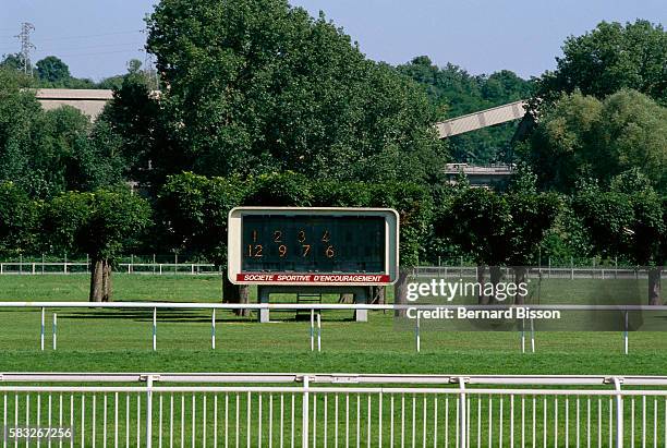 Empty Scoreboard Racing 2,193 Horse Race Track Empty Stock Photos, High-Res Pictures, and ...