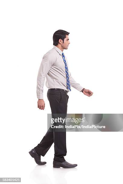 side profile of a male executive - walking side view stock pictures, royalty-free photos & images
