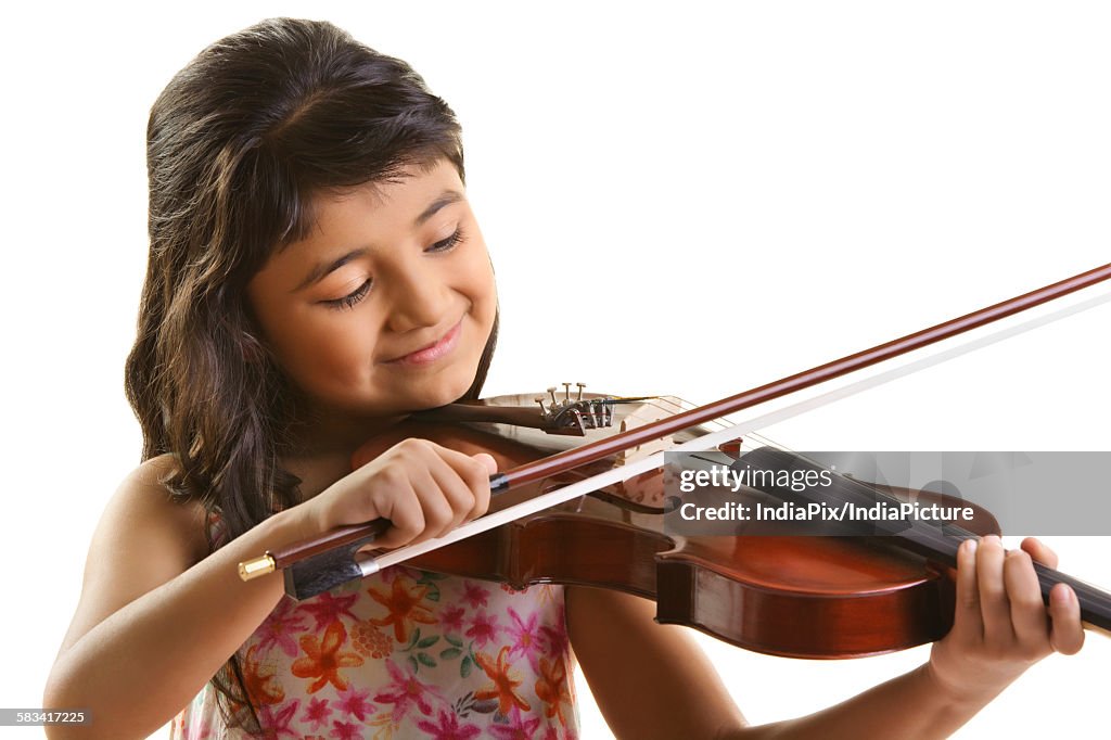 Girl playing the violin