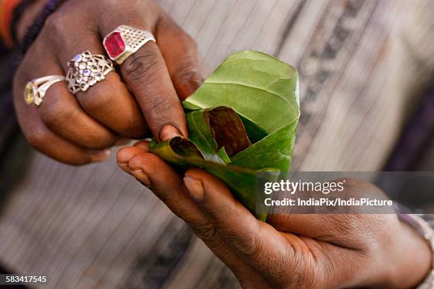 man making paan - varanasi stock pictures, royalty-free photos & images