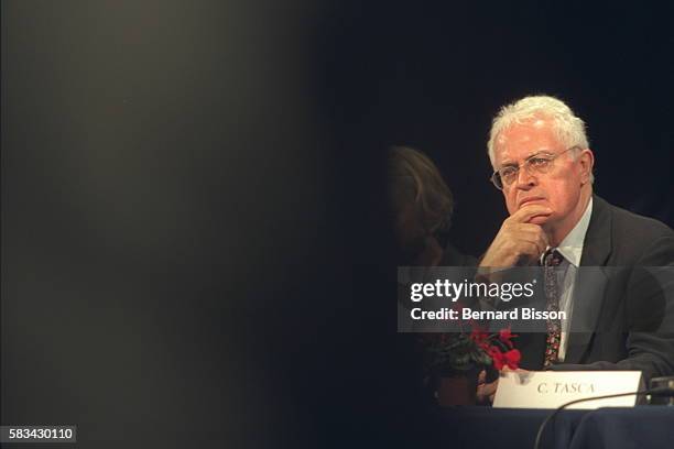 Conférence de presse de Lionel Jospin qui confrime la volonté du gouvernement en matière de rénovation urbaine