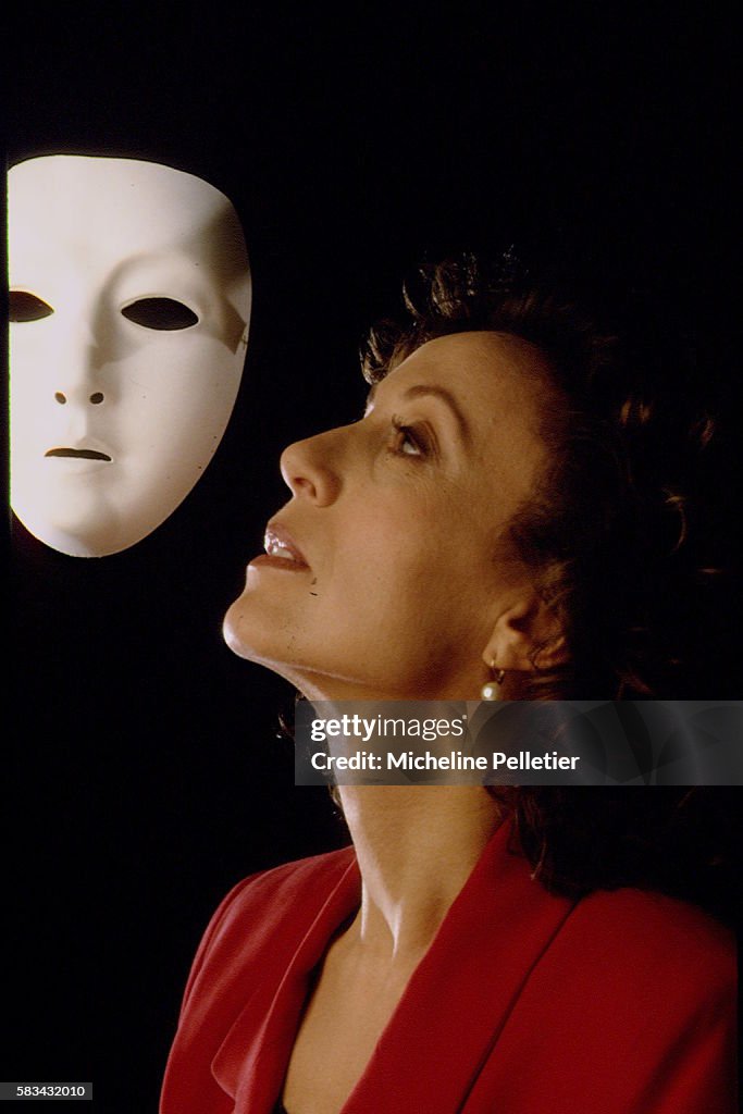MIREILLE DUMAS BRINGS OUT A BOOK 'PAROLE INTERDITE'