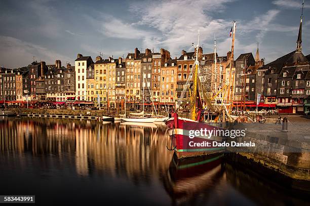 honfleur - ルアーブル ストックフォトと画像