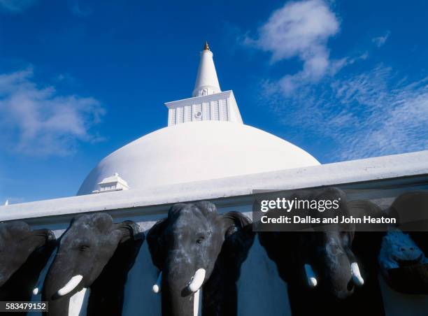 ruvanvelisaya dagoba - ruvanvelisaya dagoba stock pictures, royalty-free photos & images