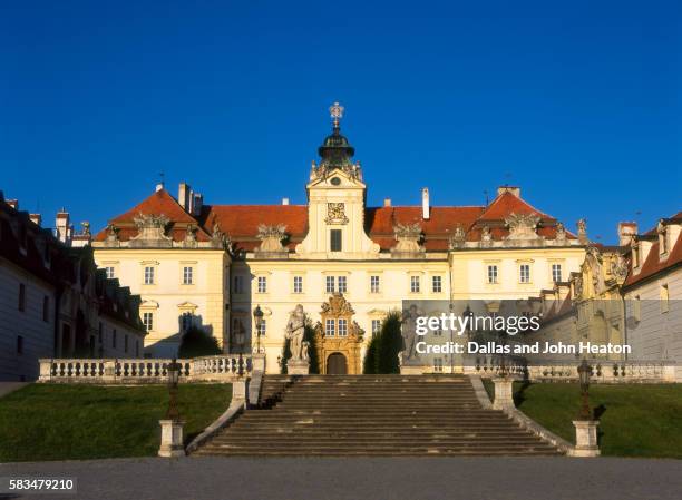 valtice chateau - moravia stockfoto's en -beelden