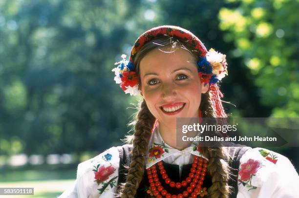 young woman in traditional dress of poland - identidades culturales fotografías e imágenes de stock