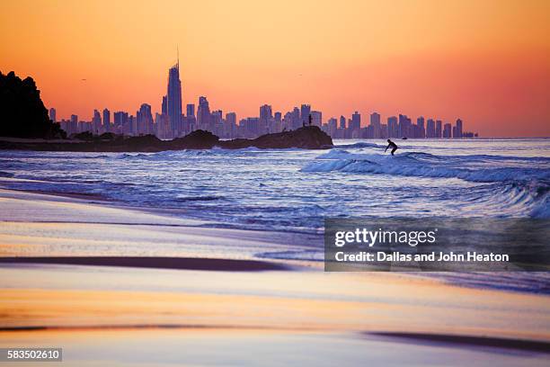 australia, queensland, surfers paradise - costa dorada fotografías e imágenes de stock