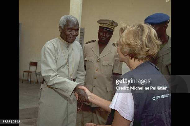 Meeting with Father Diamacoune, an opponent in guarded residence, leader of the M.F.D.C.