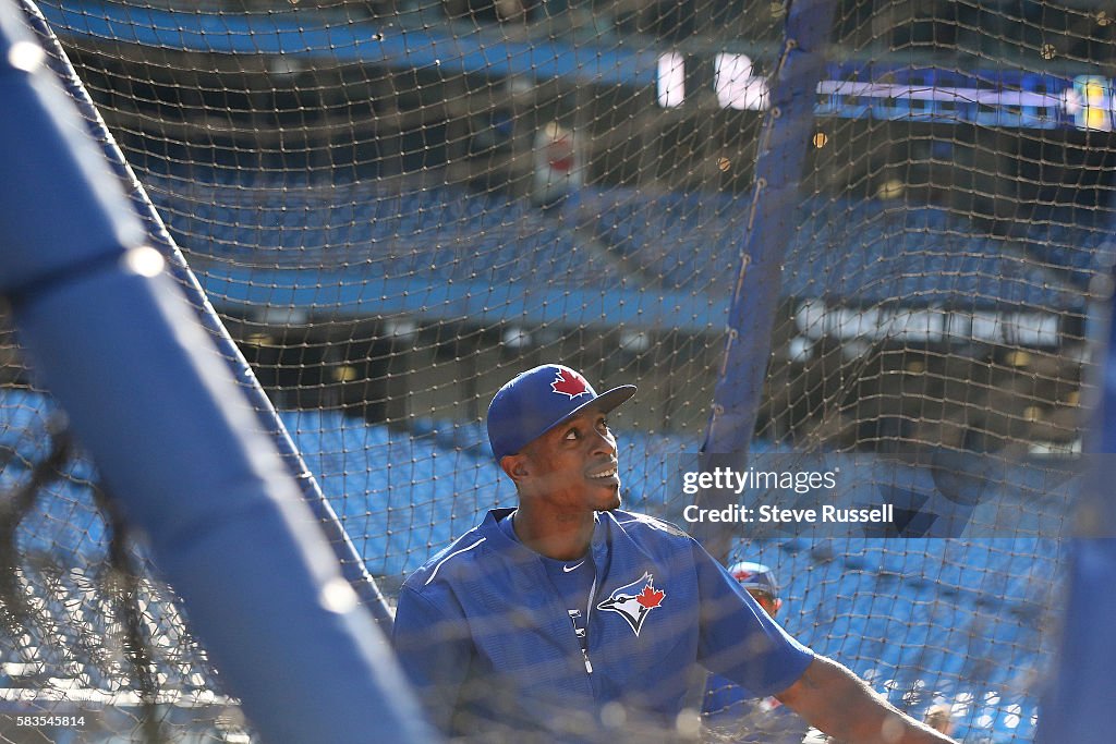 Toronto Blue Jays play the San Diego Padres