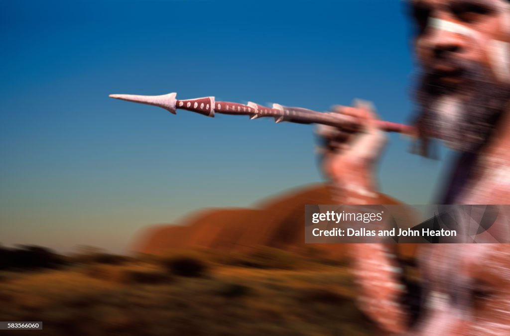 Australia, Northern Territory, Uluru-Kata Tjuta National Park, Aborigine throwing Spear