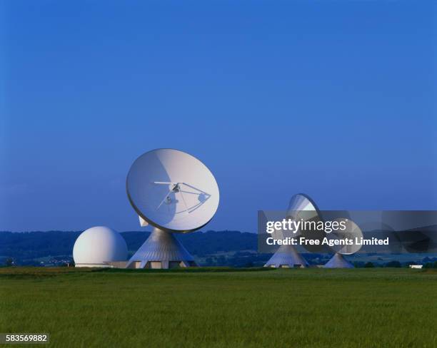 raisting satellite tracking station - raisting stock-fotos und bilder