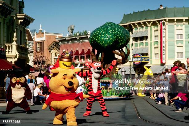 winnie the pooh characters at disneyland - nalle puh bildbanksfoton och bilder