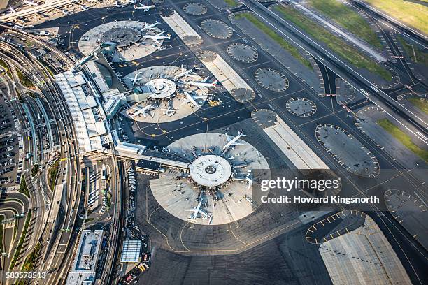 aerial view of airport - aéroport international de newark photos et images de collection