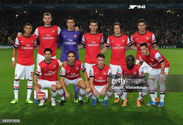 Arsenal players pose for a team photograph during the UEFA Champions League Group F match between Arsenal and SSC Napoli at the Emirates Stadium in...