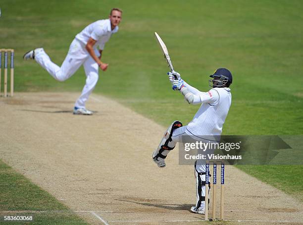Angelo Mathews of Sri Lanka pulls Stuat Broad during Day Four of the 2nd Investec Test between England and Sri Lanka at the Headingley Carnegie...