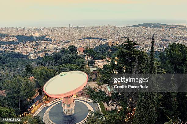 carousel swings - tibidabo 個照片及圖片檔