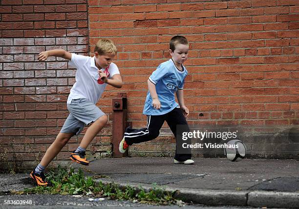 Boys playing football in the streets of Manchester. MODEL RELEASED. Photo: Visionhaus/Gary Prior