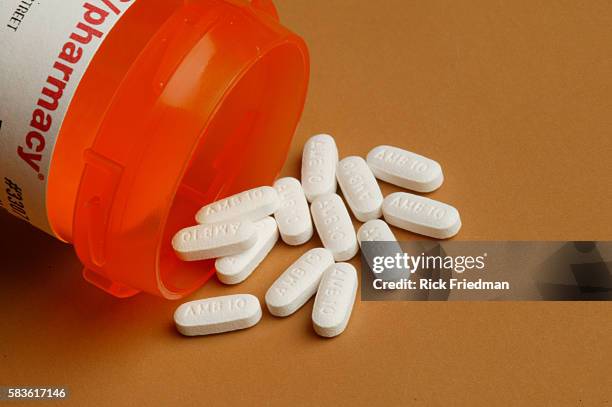 ambien - ambien pill stock pictures, royalty-free photos & images