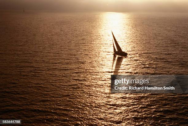 sailboat on the pacific ocean - pacific ocean stock pictures, royalty-free photos & images