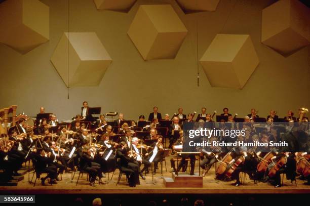 symphony orchestra performing - orchestra foto e immagini stock