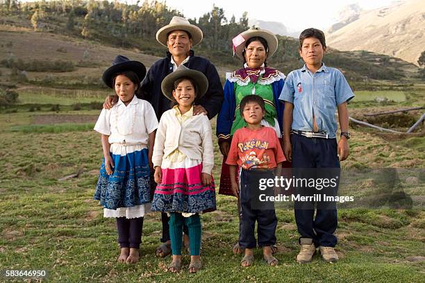 peruvian family - peruvian people stock pictures, royalty-free photos & images