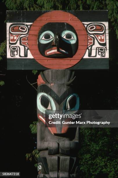 detail of haida totem pole at stanley park - haida totem stock pictures, royalty-free photos & images