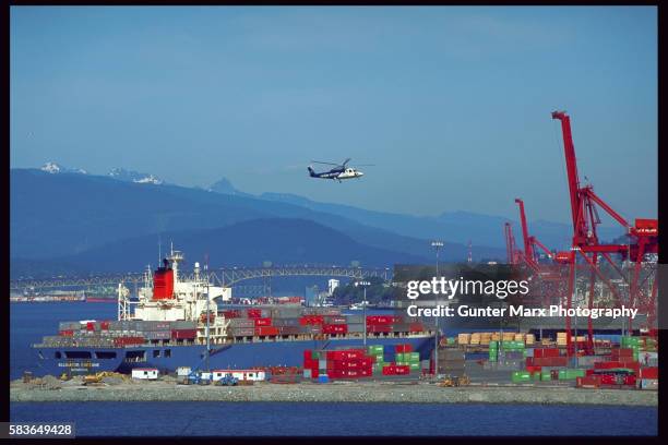 container terminal at vancouver harbour, canada - vancouver harbour stock pictures, royalty-free photos & images