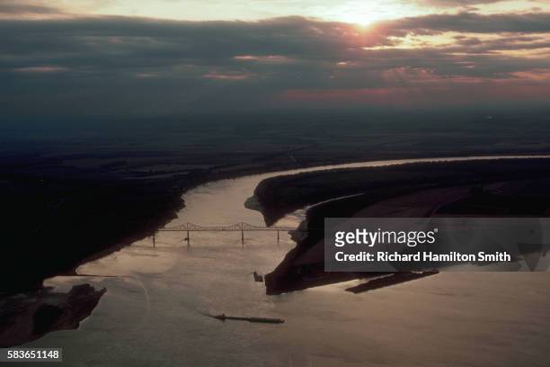 aerial view showing confluence of the mississippi and ohio rivers - ohio river stock pictures, royalty-free photos & images
