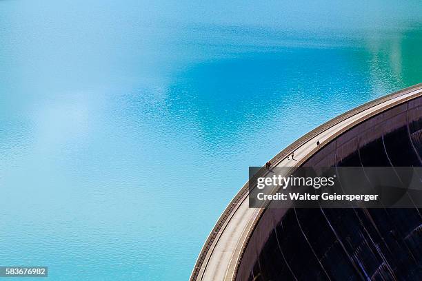 high mountains water- reservoir, austria - plaza dam fotografías e imágenes de stock