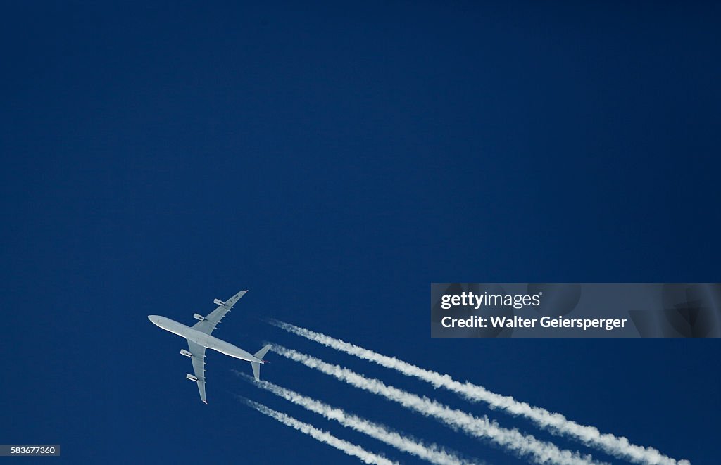 Airliner (Airbus A340)