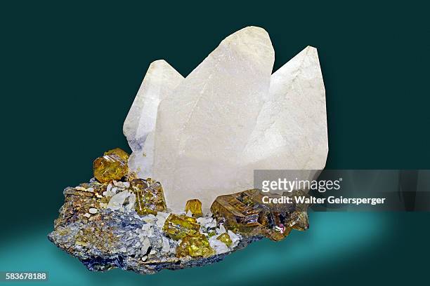 sphalerite with calcite, mineral - calcita fotografías e imágenes de stock