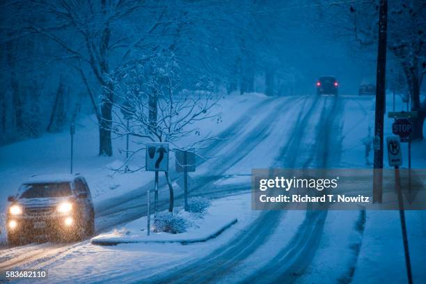 cars driving through heavy snowfall in maryland - rockville maryland stock pictures, royalty-free photos & images
