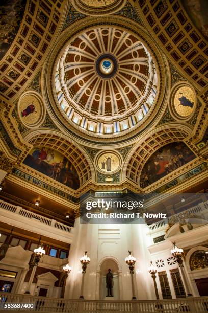rotunda pennsylvania state capitol - capitólio estatal de pensilvânia imagens e fotografias de stock