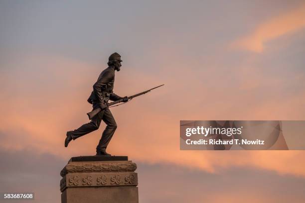 1st minnesota volunteers monument - gettysburg stock pictures, royalty-free photos & images