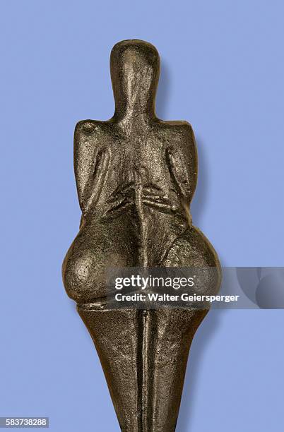 back view of venus of dolni vestonice - venus figurine stock pictures, royalty-free photos & images