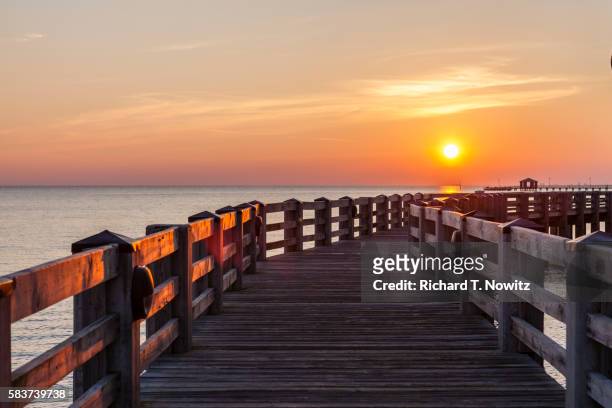 sunset over gulf - mississippi fotografías e imágenes de stock