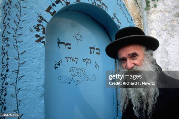 hasidic rabbi - old rabbi stock pictures, royalty-free photos & images
