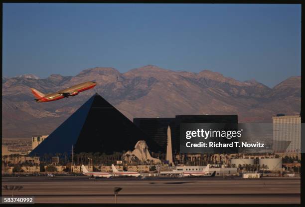 mccarran international airport and luxor hotel - las vegas pyramid stock pictures, royalty-free photos & images