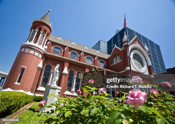 holy trinity catholic church, shreveport, louisiana - shreveport bildbanksfoton och bilder