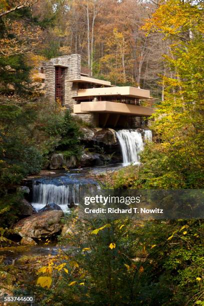 falling water in laurel highlands - frank lloyd wright stock pictures, royalty-free photos & images