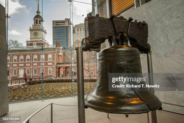 the liberty bell - pennsylvania stock-fotos und bilder