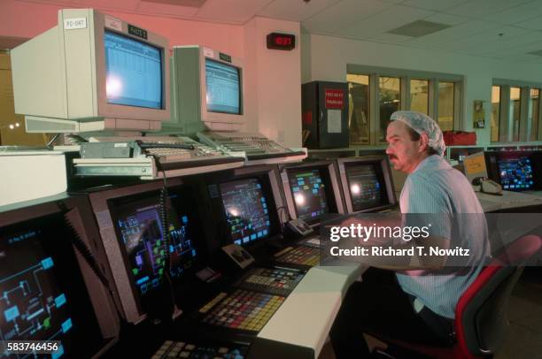 1996 Personal Computer 725 Computer 1996 Stock Photos, High-Res Pictures, and Images - Getty ...
