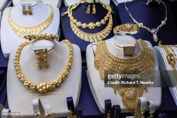 gold jewelry for sale - gold necklace bildbanksfoton och bilder