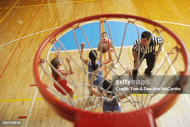 girls' basketball teams in play - sports official stockfoto's en -beelden