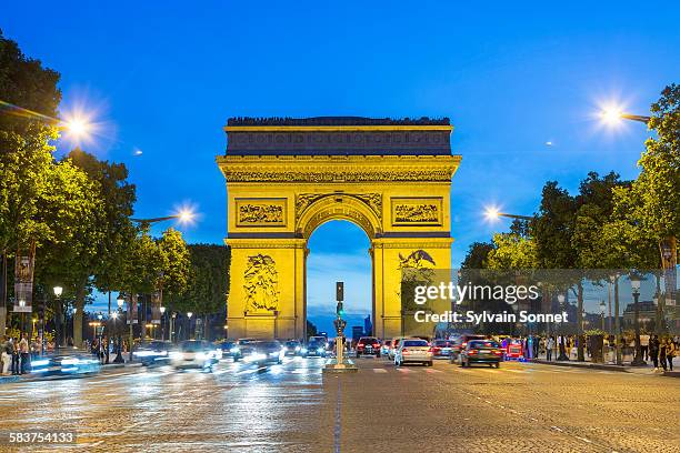 paris arc de triomphe at night - paris night stock pictures, royalty-free photos & images