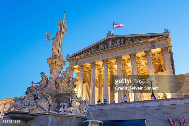 vienna, parliament building at dusk - oostenrijk stockfoto's en -beelden