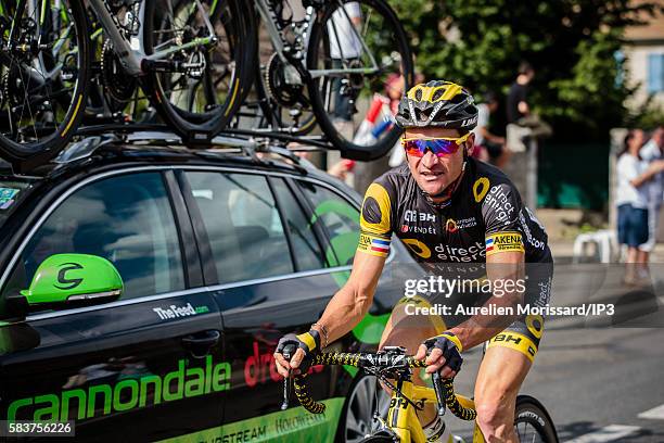 He French cyclist Thomas Voeckler crosses the stage 21 of the Tour de France, arriving in the town of Domont, between Chantilly and Paris Champs...