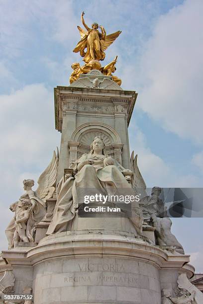 the queen victoria memorial, st james's park, the royal parks, london - buckingham palace exterior stock pictures, royalty-free photos & images