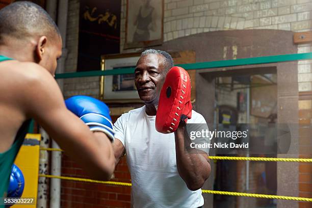 boxing club - sport coach united kingdom stock pictures, royalty-free photos & images